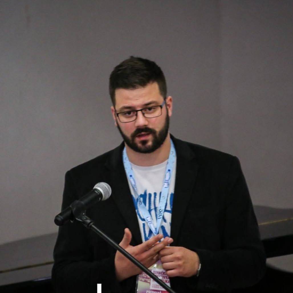 Saša Ostojić, govori na konferenciji